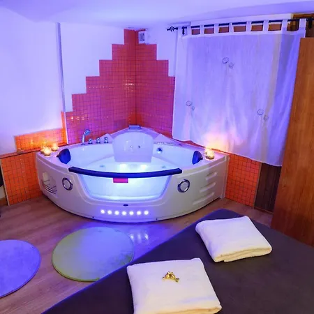 Casa vacanze With Jacuzzi And Fireplace In The Riello