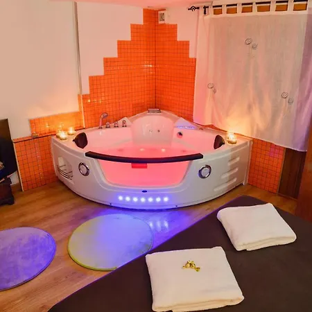 With Jacuzzi And Fireplace In The * Riello